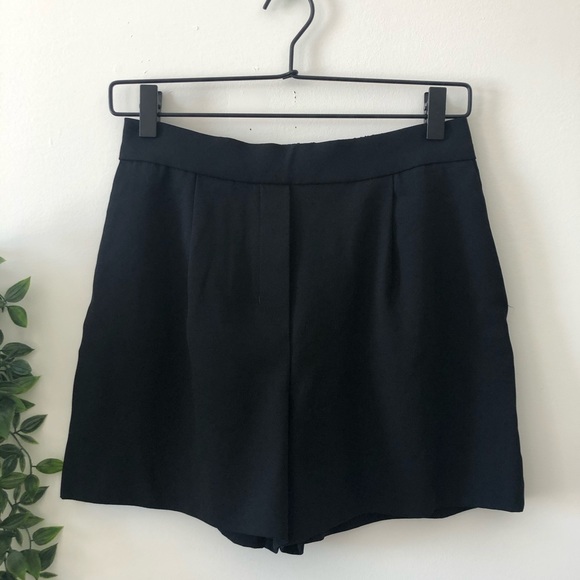 ❌SOLD❌ Aritzia (Babaton) Black Shorts - Picture 2 of 3